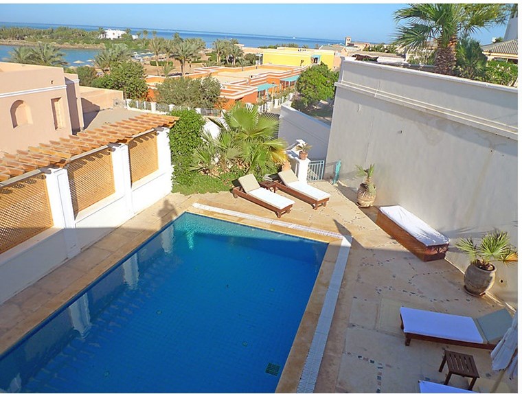 Specious And Bright Villa For Rent In 